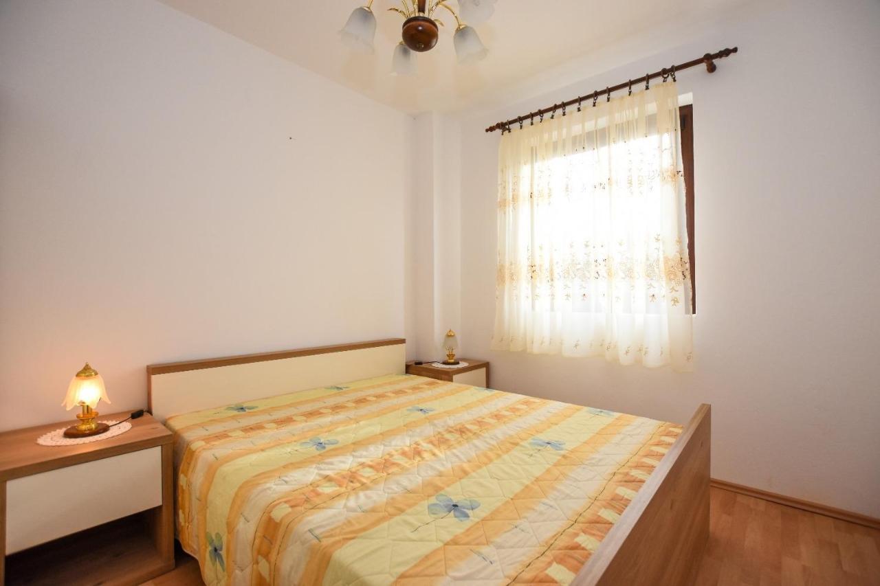 Apartments Luce - Family Friendly & Parking Pag Town Eksteriør bilde