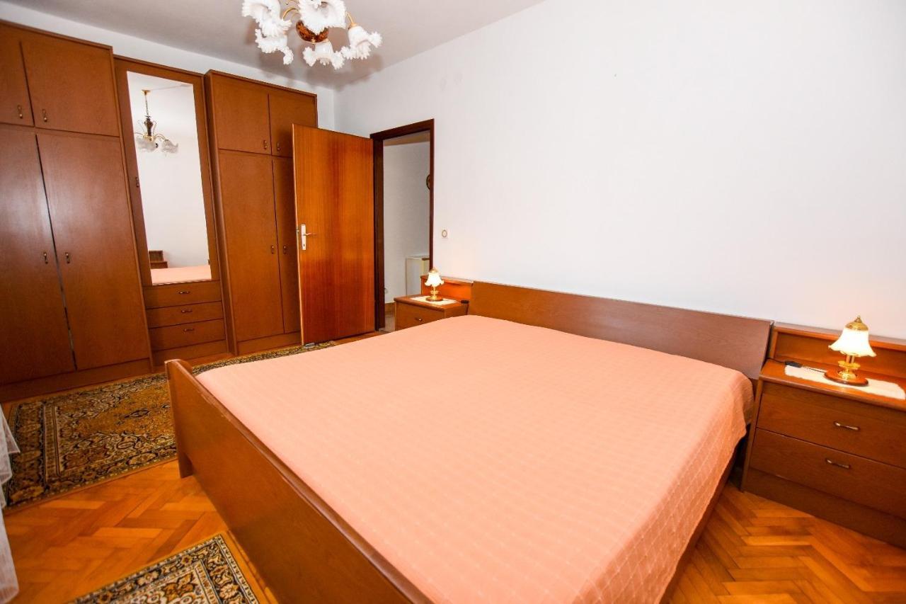 Apartments Luce - Family Friendly & Parking Pag Town Eksteriør bilde