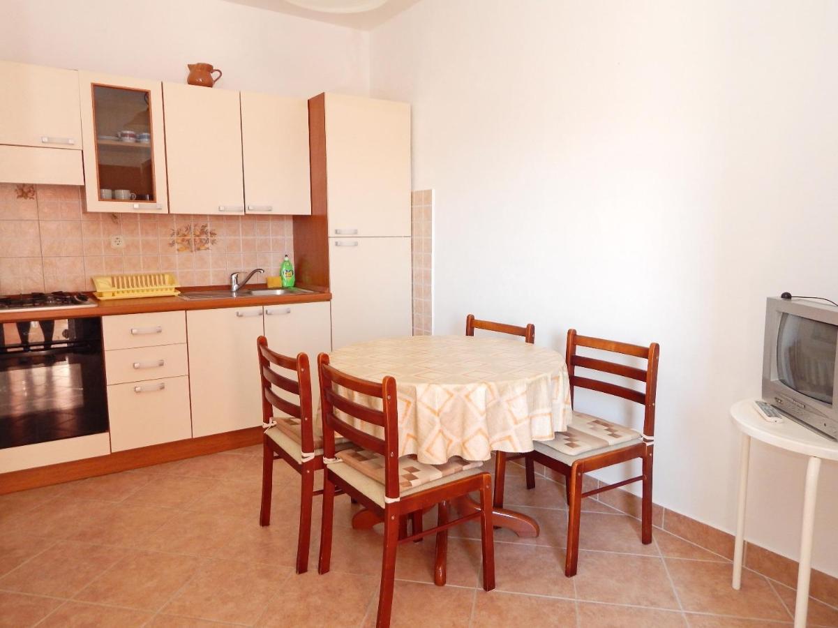Apartments Luce - Family Friendly & Parking Pag Town Eksteriør bilde