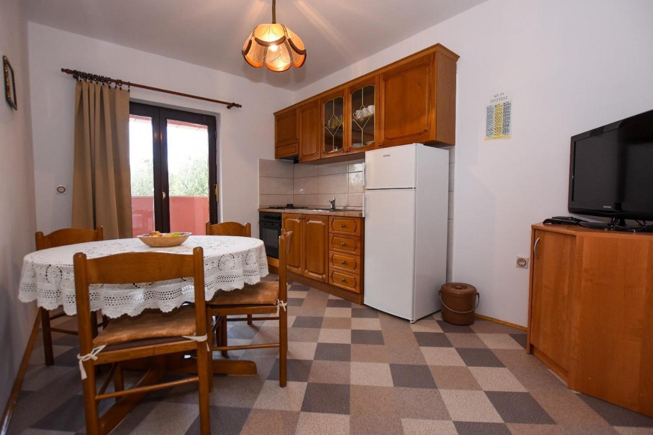 Apartments Luce - Family Friendly & Parking Pag Town Eksteriør bilde