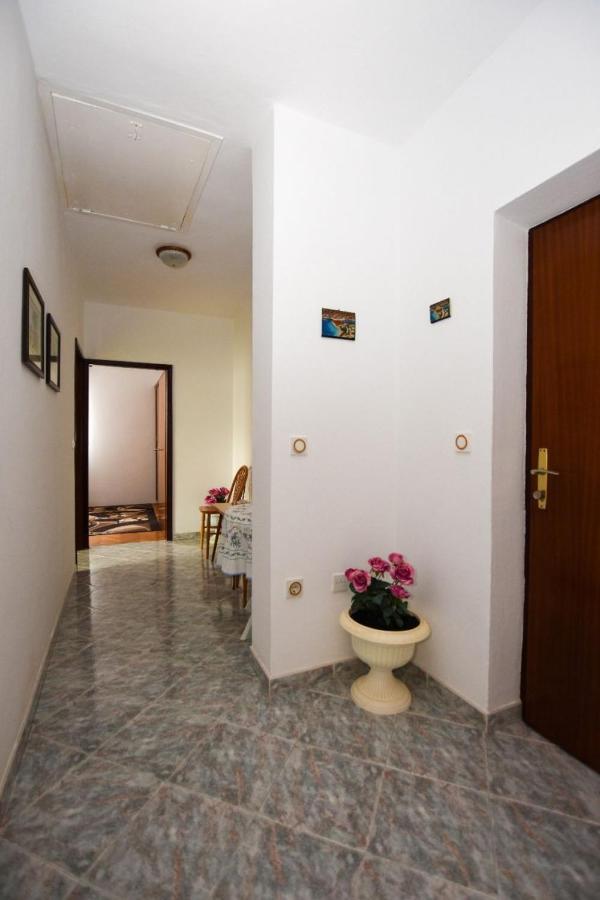 Apartments Luce - Family Friendly & Parking Pag Town Eksteriør bilde
