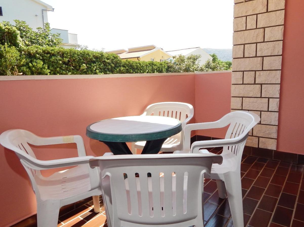 Apartments Luce - Family Friendly & Parking Pag Town Eksteriør bilde