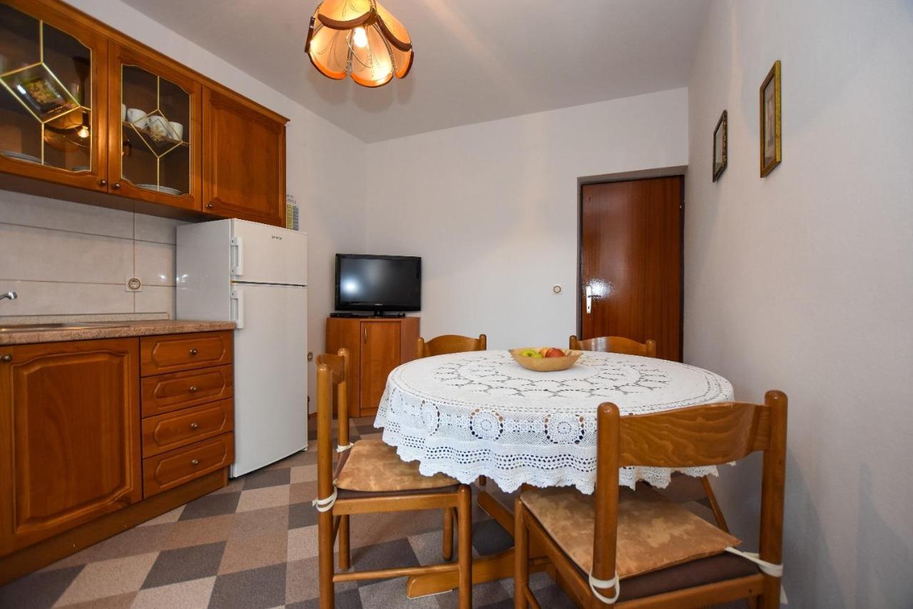 Apartments Luce - Family Friendly & Parking Pag Town Eksteriør bilde