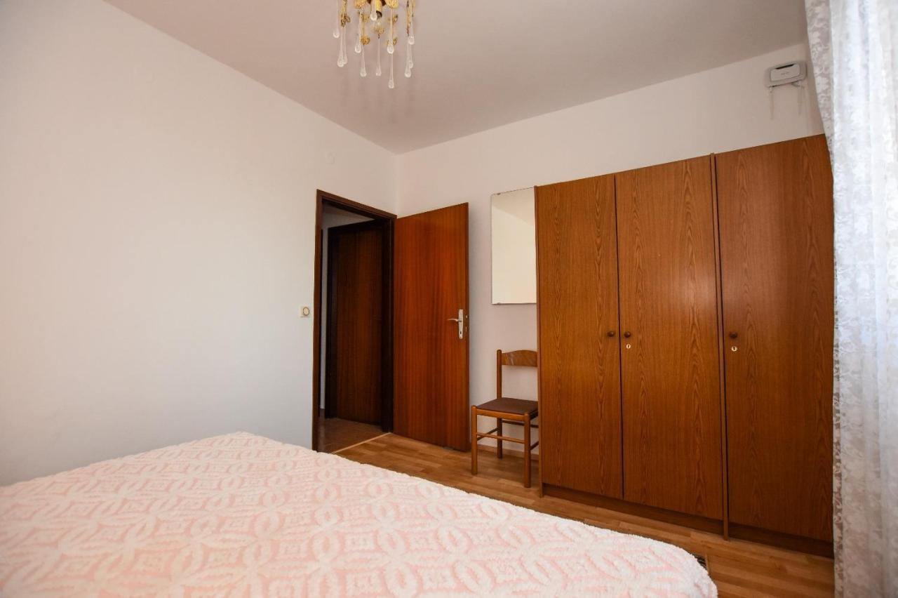 Apartments Luce - Family Friendly & Parking Pag Town Eksteriør bilde