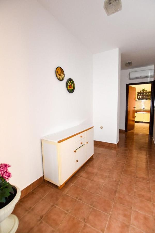Apartments Luce - Family Friendly & Parking Pag Town Eksteriør bilde
