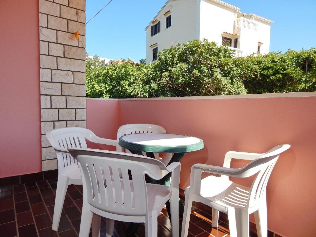 Apartments Luce - Family Friendly & Parking Pag Town Eksteriør bilde