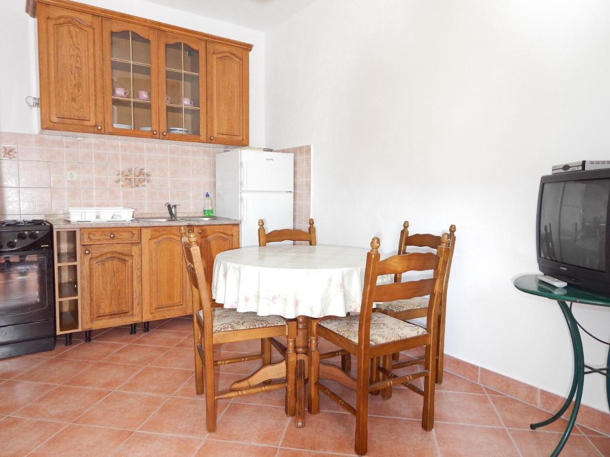 Apartments Luce - Family Friendly & Parking Pag Town Eksteriør bilde