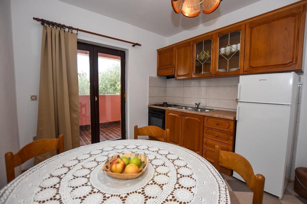 Apartments Luce - Family Friendly & Parking Pag Town Eksteriør bilde