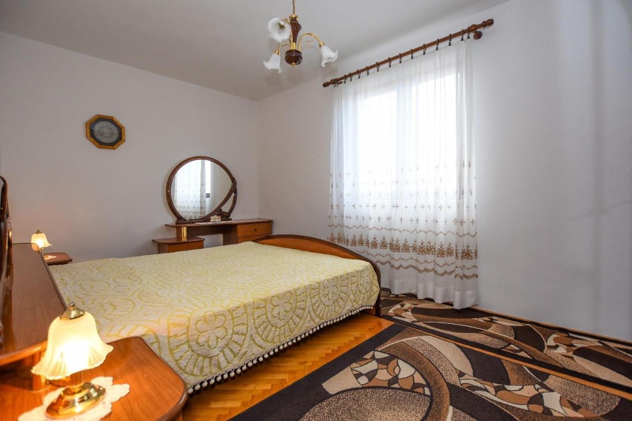 Apartments Luce - Family Friendly & Parking Pag Town Eksteriør bilde